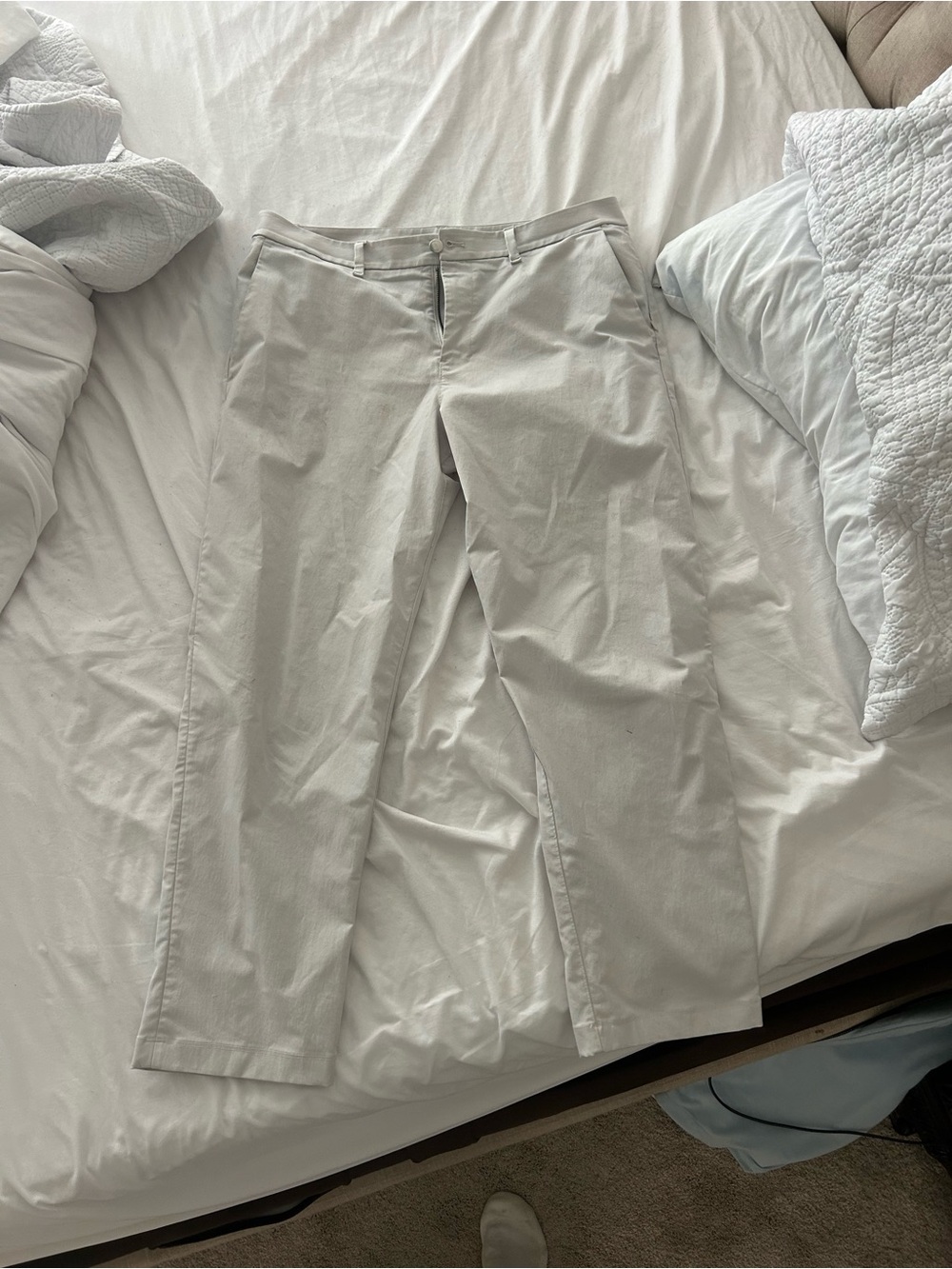 lululemon athletica Men's Bone Color Chino Pants. 35 x 30